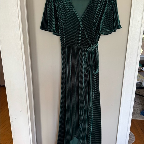 Simplee Apparel Green Flutter Sleeve Wrap Dress - Picture 6 of 13